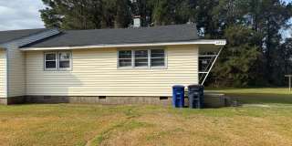 Nice 2 bedroom, 1 bath Duplex located in New River Gallery 1