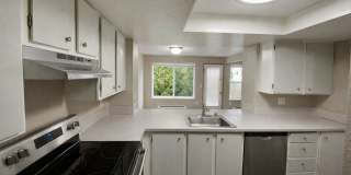 2 Week Special - 3BR Home w/ Garage, Yard & Fireplace Gallery 4