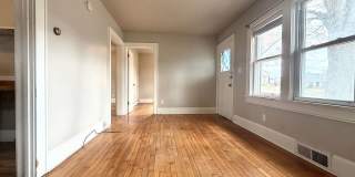 Cozy 2 Bedroom Single Family Home- Near Bellevue Wi Gallery 1