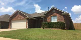 Beautiful 3 bed, 2 bath Home in East Moore with Bonus Room! Gallery 1