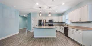 Gorgeous 3/2 in St. Cloud with fence enclosed yard and 3 car garage!  Available Now! Gallery 8