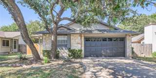 Charming 3/2/2 with Private Fenced Backyard! Gallery 3
