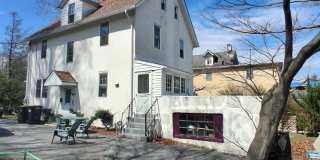 Quiet Responsible Household second floor bedroom for rent Gallery 1