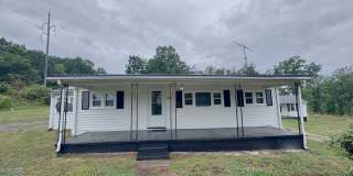 Spacious Chatham 3 Bed 1 Bath Gallery 1