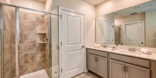 Beautiful 2 Bedroom, 2 Bathroom Davenport Home! Gallery 10