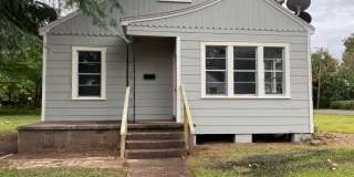 1/2 OFF FIRST MONTHS RENT LARGE REMODELED 2 BEDROOM HOUSE Gallery 1