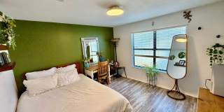 Beautifully updated home IN THE BLUFFS! Gallery 21