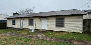 ALL UTILITIES INCLUDED - 2 Bedroom/ 1 Bath Home Gallery 1