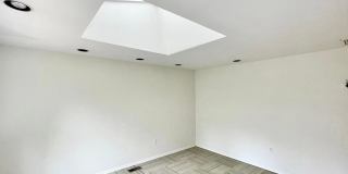 Spacious 5-Bedroom Home in Prime Location Gallery 10