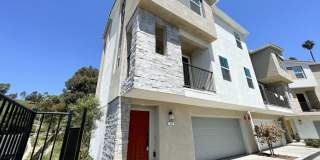 Immaculate Corner Townhome with Mountain and City Views, plus SOLAR! Gallery 1