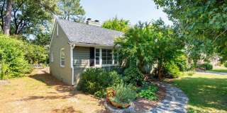 Charming 3-Bedroom Home with Fenced Backyard in Desirable Richmond Location ***Available Nov. 2026*** Gallery 1