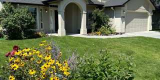 4 bedroom, 2.5 bath, 2 car garage home with fenced in backyard Gallery 1