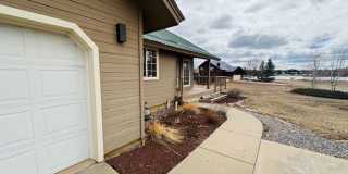 Stunning 3-Bedroom, 2-Bath Home with Lake Views! Gallery 1