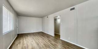 2 Bedroom / 1 Bathroom Duplex Unit Gallery 2