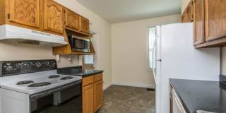 311 E 11th - 5Bed/2Bath - Onsite Parking Available! Gallery 8