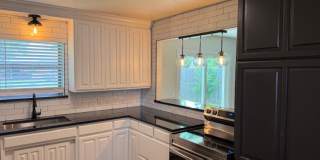 Stunning and trendy 3 bed 2 bath 2 car garage in Moore! Gallery 8