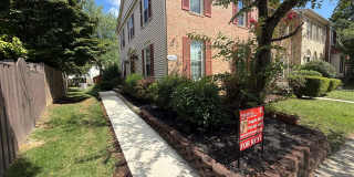 Fenced Immaculate End-Unit 2500SF Kingstowne Gallery 1