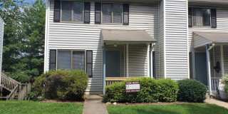 End Unit Townhouse Near Liberty University Gallery 1