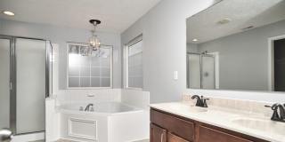 4BDRM, 3.5BA w/Fenced Yard in Sedona Woods! $2900/mo Gallery 51