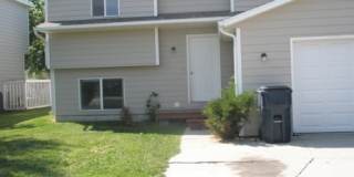 4 Bedroom, 2 Bathroom Duplex - Pet Friendly Gallery 1