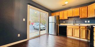 End-Unit 3BR Townhome Minutes to NCSU, Downtown & Crossroads Gallery 11