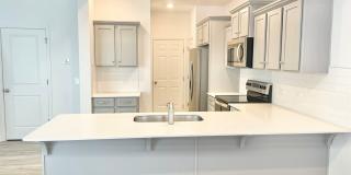 Beautiful Paired Home minutes from I-85 3br 2.5 ba with 2 car garage Gallery 5