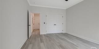 1615 Le Grand Street Gallery 15