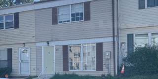 3-Bedroom, 1.5 Bathroom Townhouse in Rosedale Gallery 1