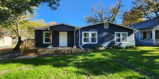 Craftsman Style House  Close to Downtown New Braunfels / Fridge Included/ No Carpet / Large Backyard /NBISD Gallery 1
