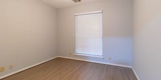 Spacious 3BD/2BTH In Yukon Gallery 23