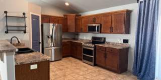ALL PROSPECTIVE TENANTS MUST SUBMIT A $58 NON-REFUNDABLE APPLICATION FEE PER APPLICANT ONLINE AND BE PRE-QUALIFIED PRIOR TO ANY SHOWINGS Gallery 7