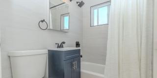 Stylishly Remodeled 1-Bed/1-Bath Gem in Crown Point / Pacific Beach. Only $1500 DEPOSIT! Gallery 14