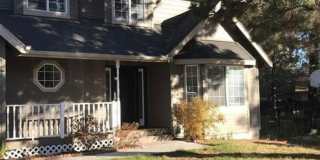 SE Bend 3 Bedroom, 2.5 Bath House, A/C, Gas Heat & Fireplace, Dbl Garage, Fenced Yard Gallery 1