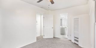 *MOVE IN SPECIAL* $250 Off First Full Month's Rent OR Free 55in TV! Gallery 11