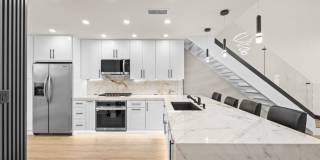 FINISTERRA ON THE LAKE: Remodeled 3 Bedroom 2 Bath 2 Two Story Condo With Step Down Living Room Gallery 1