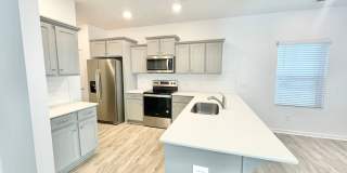 Beautiful Paired Home minutes from I-85 3br 2.5 ba with 2 car garage Gallery 6