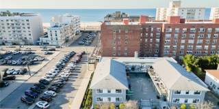 470 E Broadway Gallery 16