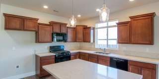 Newer Home for Rent in North Redding CA | $500 Off, Solar, Garage, Near I-5 Gallery 5