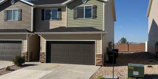 3 Bed 2 1/2 Bath Townhome Gallery 1