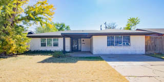 Spacious  Updated 4/2 Gallery 1