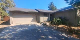3 Bed/2 Bath Single Level Home near Parks and Schools - Daggett Lane Gallery 1