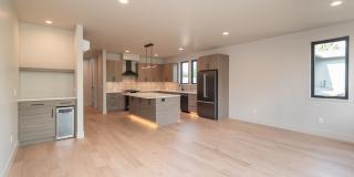 Partially Furnished Luxury Westside Townhome! Gallery 8