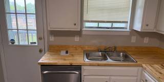 2 Bedroom/ 1 Bathroom Duplex in Hermitage Gallery 3
