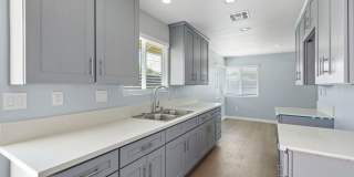 2 Bedroom/ 2 bathroom condo (Front Unit) Gallery 1