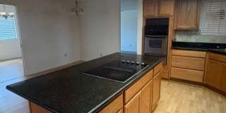 Charming 3 bedroom 2 bathroom home located in Hanford Gallery 7