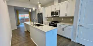 Like-New Beardslee Townhouse... Gallery 11