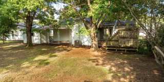 Freshly Updated 3 Bedroom House Gallery 20