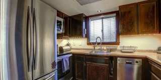 Charming 2BR Condo in Burien Gallery 1