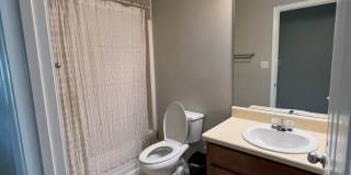 Spacious 4 Bedroom in South Crestview Gallery 33
