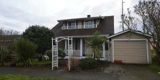 Updated Turn of the Century Craftsman in Tacoma! Gallery 1